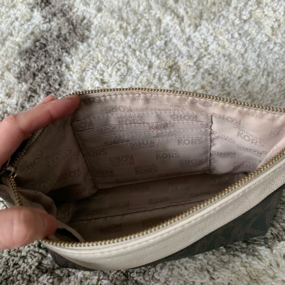 MICHAEL KORS Brown Tan Leather Wristlet Makeup Bag